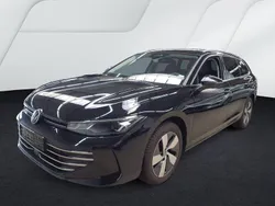 Grenadillschwarz Gebraucht 2024 VW Passat Business Kombi | 29.740 € (Fairer Preis)