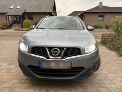Grau Gebraucht 2013 Nissan Qashqai SUV | 8.000 €