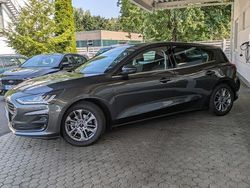 Grau, magnetic Gebraucht 2025 Ford Focus Titanium Limousine | 25.750 € (Fairer Preis)