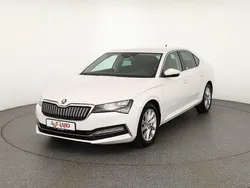 Weiss Gebraucht 2020 Skoda Superb Limousine | 23.990 € (Guter Preis)