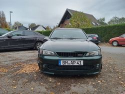 Grün Gebraucht 1998 Opel Vectra Limousine | 5.555 € (Teuer)