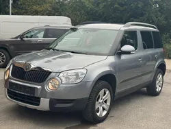 Platin grau metallic Gebraucht 2010 Skoda Yeti Plus Edition SUV | 6.990 € (Teuer)