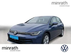 Blau Gebraucht 2024 VW Golf VIII Basis Limousine | 21.800 € (Guter Preis)