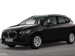 Schwarz Neu 2025 BMW 218 Active Tourer Van / Kleinbus | 32.047 € (Superpreis)