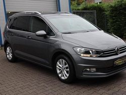 Grau Gebraucht 2017 VW Touran Highline Van / Kleinbus | 13.990 € (Guter Preis)