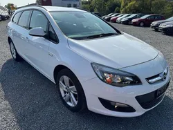 Weiß Gebraucht 2016 Opel Astra Edition Limousine | 4.980 € (Superpreis)