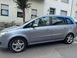Grau Gebraucht 2009 Opel Zafira Van / Kleinbus | 3.500 € (Fairer Preis)