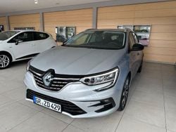 Grau Gebraucht 2024 Renault Mégane IV Techno Limousine | 25.990 € (Etwas zu teuer)