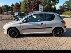 Silber Gebraucht 2004 Peugeot 206 Kleinwagen | 1.200 €