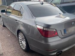 Grau Gebraucht 2007 BMW 525 Limousine | 4.000 €