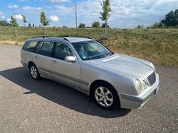 Silber Gebraucht 2002 Mercedes E320 Classic Kombi | 3.800 € (Etwas zu teuer)