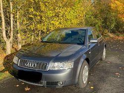Grau Gebraucht 2004 Audi A4 Limousine | 3.900 € (Teuer)