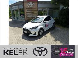 Weiß Gebraucht 2025 Toyota Yaris Hybrid Business Edition Limousine | 24.750 € (Fairer Preis)
