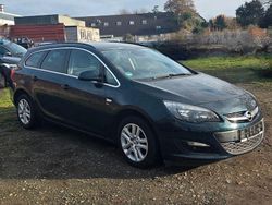 Grün Gebraucht 2014 Opel Astra Active Kombi | 6.500 € (Fairer Preis)