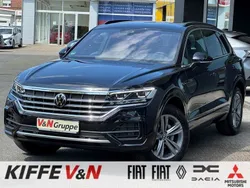 Deep black perleffekt (metallic) Gebraucht 2021 VW Touareg R-line SUV | 44.890 € (Guter Preis)