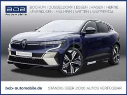 Nachtblau metallic, black pea Gebraucht 2025 Renault Mégane Iconic Limousine | 42.888 € (Teuer)