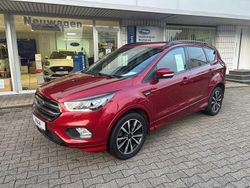 Rubyrot (metallic) Gebraucht 2018 Ford Kuga ST-Line SUV | 15.490 € (Fairer Preis)