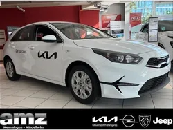 Carraraweiss Neu 2024 Kia Ceed Vision Limousine | 18.990 € (Superpreis)