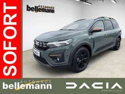 Grün Neu 2025 Dacia Jogger Extreme Van / Kleinbus | 29.180 € (Etwas zu teuer)