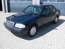 Blau Gebraucht 1996 Mercedes C180 Elegance Limousine | 1.500 €