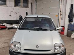 Grau Gebraucht 2000 Renault Clio II Kleinwagen | 700 € (Superpreis)