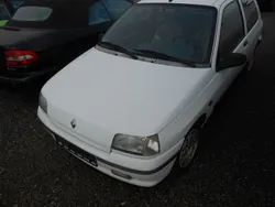 Weiß Gebraucht 1994 Renault Clio Limousine | 777 €