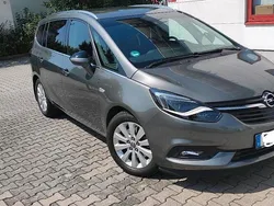 Grau Gebraucht 2019 Opel Zafira Tourer Van / Kleinbus | 22.000 € (Teuer)