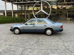 Blau Gebraucht 1989 Mercedes 260 Limousine | 8.000 €
