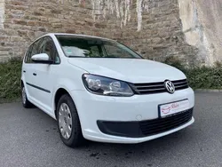 Pure white Gebraucht 2014 VW Touran Trendline Van / Kleinbus | 9.790 € (Fairer Preis)