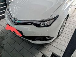 Weiß Gebraucht 2017 Toyota Auris Hybrid Edition-S Kleinwagen | 13.500 € (Fairer Preis)