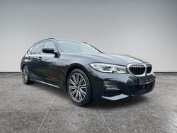 Saphireschwarz metallic Gebraucht 2022 BMW 330 M Sport Kombi | 28.980 € (Guter Preis)