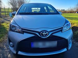 Silber Gebraucht 2015 Toyota Yaris Comfort Kleinwagen | 9.250 € (Fairer Preis)