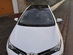 Weiß Gebraucht 2014 Toyota Auris Edition Limousine | 5.900 € (Fairer Preis)