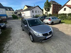 Grau Gebraucht 2011 Dacia Sandero Kleinwagen | 2.500 € (Teuer)