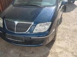 Blau Gebraucht 2004 Lancia Phedra Van / Kleinbus | 2.500 €