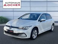 Weiss Gebraucht 2023 VW Golf VIII Life Limousine | 26.890 € (Etwas zu teuer)