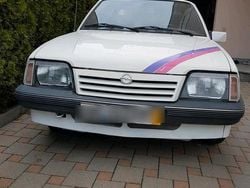 Weiß Gebraucht 1987 Opel Ascona Limousine | 2.250 €