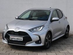 Grau Neu 2025 Toyota Yaris Hybrid Limousine | 25.839 € (Fairer Preis)