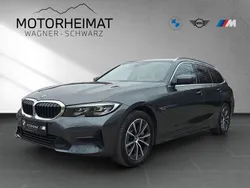 Grau Gebraucht 2022 BMW 330e Advantage Kombi | 27.640 € (Fairer Preis)