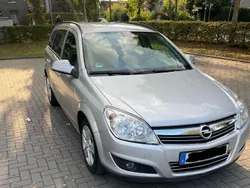 Silber Gebraucht 2010 Opel Astra Kombi | 2.300 € (Guter Preis)