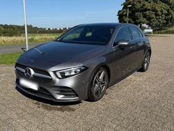 Grau Gebraucht 2018 Mercedes A200 AMG line Limousine | 18.950 € (Fairer Preis)