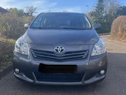 Braun Gebraucht 2011 Toyota Verso Van / Kleinbus | 5.500 € (Fairer Preis)