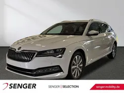 Weiß Gebraucht 2022 Skoda Superb Style Kombi | 31.880 € (Fairer Preis)