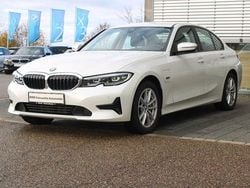 Mineralweiss metallic Gebraucht 2022 BMW 330e Advantage Limousine | 32.740 € (Superpreis)