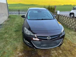 Gebraucht 2014 Opel Astra Sport Kombi | 9.000 € (Etwas zu teuer)
