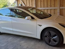 Weiß Gebraucht 2020 Tesla Model 3 Standard Range Plus Limousine | 23.000 € (Fairer Preis)