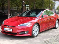 Rot Gebraucht 2017 Tesla Model S Kleinwagen | 23.990 € (Guter Preis)