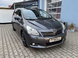 Grau Gebraucht 2011 Toyota Verso Edition Van / Kleinbus | 6.900 € (Fairer Preis)