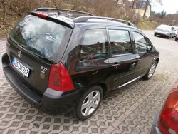 Schwarz metallic Gebraucht 2002 Peugeot 307 Kombi | 2.500 €
