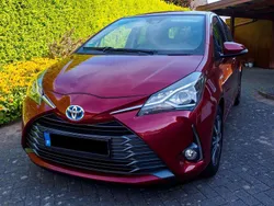 Rot Gebraucht 2020 Toyota Yaris Hybrid Club Limousine | 16.400 € (Fairer Preis)